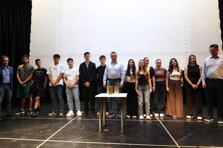 To 3ο Γενικό Λύκειο Τρικάλων «Οδυσσέας Ελύτης» (Τμήμα Β1) στους μεγάλους νικητές του Πανθεσσαλικού Μαθητικού Διαγωνισμού «Νέοι και Διαδίκτυο – Συμπερίληψη και Ευθύνη» (ΦΩΤΟ – ΒΙΝΤΕΟ)