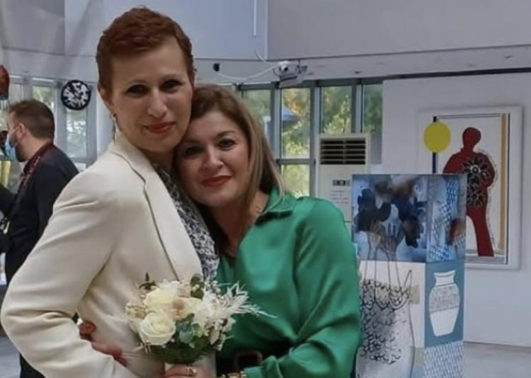 Συγκινεί η Χρύσα Βουλγαράκη για τον «χαμό» της αγαπημένης φίλης και κουμπάρας της που «έφυγε» στα 52 της χρόνια (φωτο)