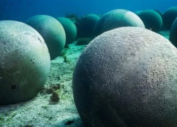 Η απίθανη γερμανική επινόηση με γιγάντιες σφαίρες στον βυθό που μπορεί να αλλάξει την ενέργεια