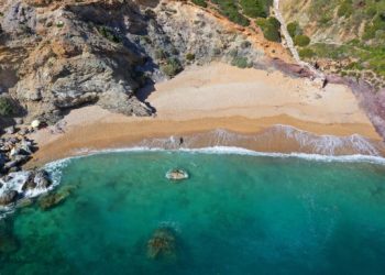 Πέντε παραλίες κοντά στην Αθήνα