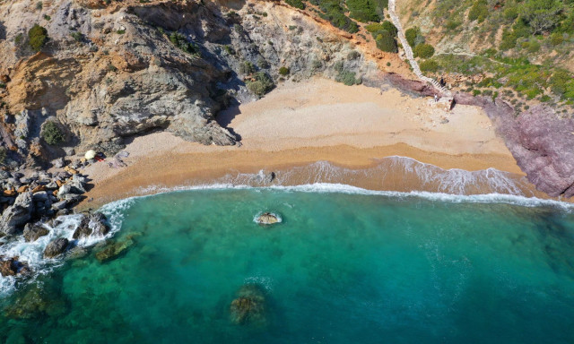 Πέντε παραλίες κοντά στην Αθήνα