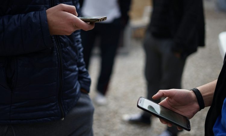 Κινητά τηλέφωνα: Μεγάλες αλλαγές από Δευτέρα – Ποιες διαδικασίες γίνονται ευκολότερες