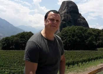 Ο μικρός Ζωσιμάς (Γιάννης) έκανε περήφανο τον μεγάλο (Παναγιώτης) – Πρωτιά για τον 16χρονο στο Πανευρωπαϊκό Kyokushin που έγινε στα Τρίκαλα