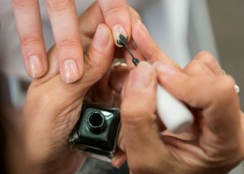 Matcha nails: Η απόλυτη τάση μανικιούρ για άνοιξη – καλοκαίρι 2026