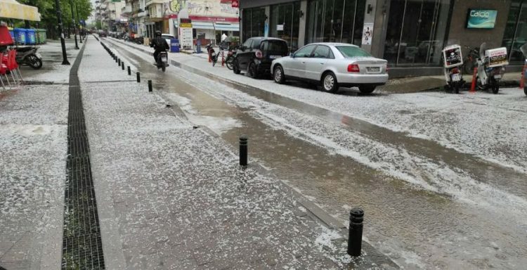 Χαλαζόπτωση σε Καρδίτσα και γύρω οικισμούς (ΦΩΤΟ)