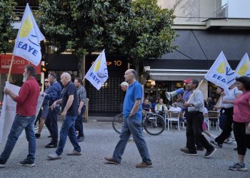 Τρίκαλα: Ηχηρό και μαζικό αντιπολεμικό μήνυμα στην Πορεία Ειρήνης (ΦΩΤΟ)