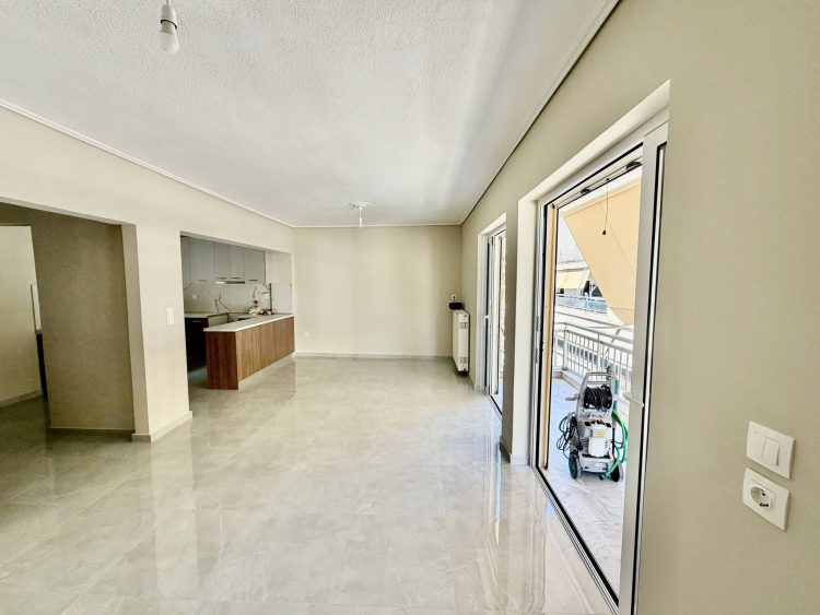 ΕΝΟΙΚΙΑΖΕΤΑΙ ριζικά ανακαινισμένο διαμέρισμα 113 τ.μ. κοντά στην πλατεία Δεσποτικού