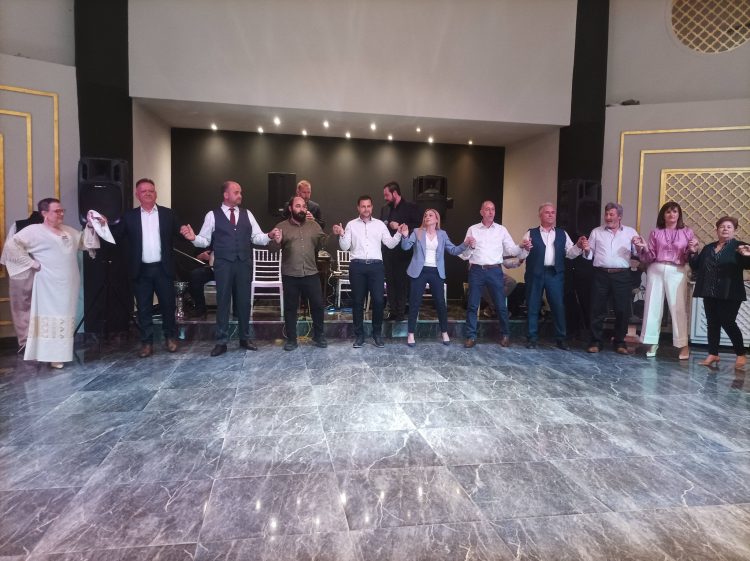 Κέφι, φιγούρες και παραδοσιακό τραγούδι στον ετήσιο Ανοιξιάτικο Χορό του Συλλόγου Σαρακατσαναίων Τρικάλων (ΦΩΤΟ)