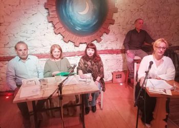 Παρουσιάστηκαν στα Τρίκαλα τα “Τρίγωνα φεγγάρια” του Ηλία Παπακωνσταντίνου (ΦΩΤΟ)