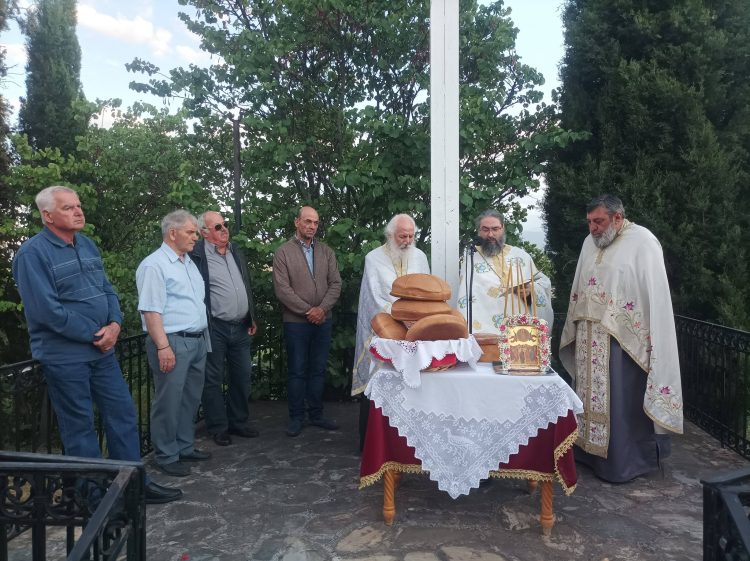 Με λαμπρότητα ο Εορτασμός της Ανάληψης στον ομώνυμο λόφο των Τρικάλων (ΦΩΤΟ)