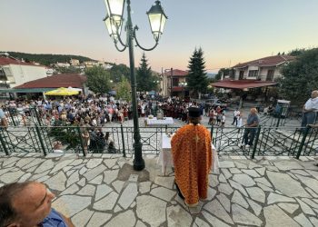 Οι Μαυρελίτες ζητούν να παραμείνει ο πατήρ Κωνσταντίνος στην Eνορία τους