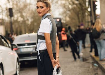 Copy the look: 3 ανεπιτήδευτα stylish outfits από τους δρόμους του Παρισιού για να κάνεις τη διαφορά