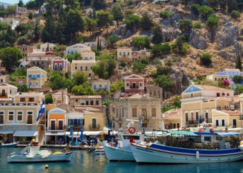 Forbes: Η Ελλάδα αναδεικνύεται σε κορυφαίο προορισμό μετακόμισης για Αμερικανούς συνταξιούχους