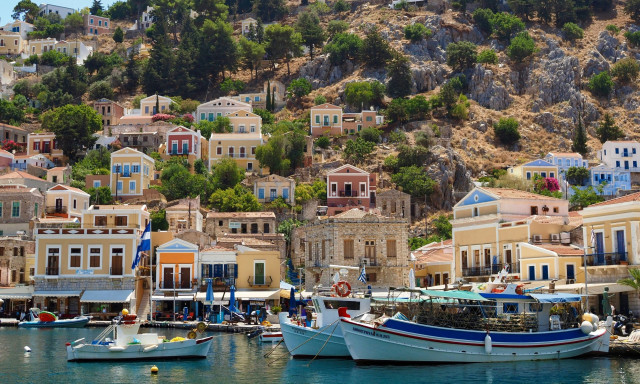 Forbes: Η Ελλάδα αναδεικνύεται σε κορυφαίο προορισμό μετακόμισης για Αμερικανούς συνταξιούχους