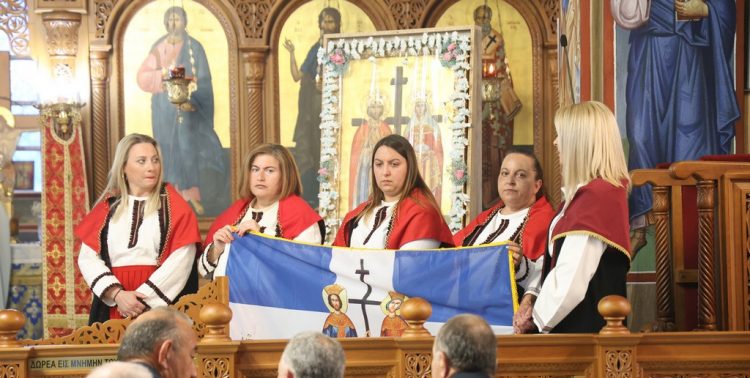 Με λαμπρότητα και μεγάλη συμμετοχή κόσμου πανηγύρισε το Πετρωτό τους Αγίους Κωνσταντίνο και Ελένη (ΦΩΤΟ – ΒΙΝΤΕΟ)