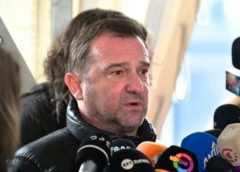 Η ανάρτηση-καρφί του Νίκου Πλακιά για τη μήνυση Καρυστιανού: «Όσοι δεν πιστεύουν στη δικαιοσύνη τρέχουν πρώτα εκεί»