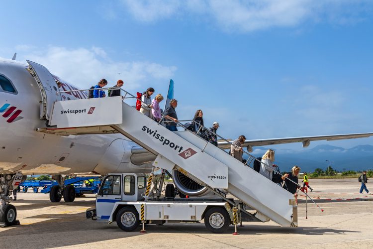 Πρεμιέρα νέας σεζόν στο αεροδρόμιο Νέας Αγχιάλου: Με θεσσαλικές γεύσεις υποδέχθηκε τους πρώτους τουρίστες η Περιφέρεια Θεσσαλίας (εικόνες)