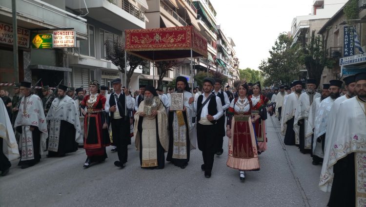 H υποδοχή και η λιτάνευση της Τιμίας Κάρας του Αγίου Βησσαρίωνος Πολιούχου των Τρικάλων (ΦΩΤΟ – ΒΙΝΤΕΟ)