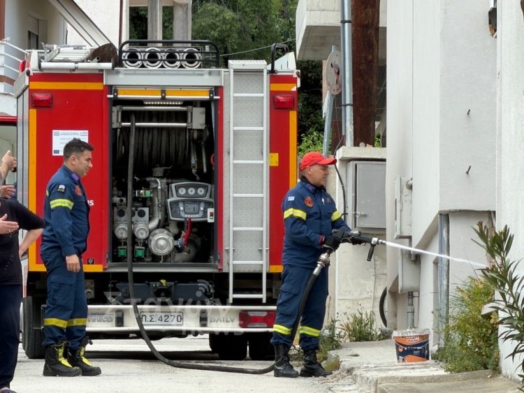 Καλαμπάκα: Κινητοποίηση της Πυροσβεστικής για φωτιά κοντά στην πλατεία Μητέρας (ΦΩΤΟ)