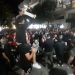 Ξέφρενοι πανηγυρισμοί των Ολυμπιακών στα Τρίκαλα – Χαμός στο κέντρο μετά την κατάκτηση του τροπαίου (Βίντεο – Φωτό)