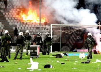 24χρονος με την παρέα του τα έκαναν …λαμπόγυαλο στο γήπεδο μόλις ο διαιτητής σφύριξε την λήξη του ματς