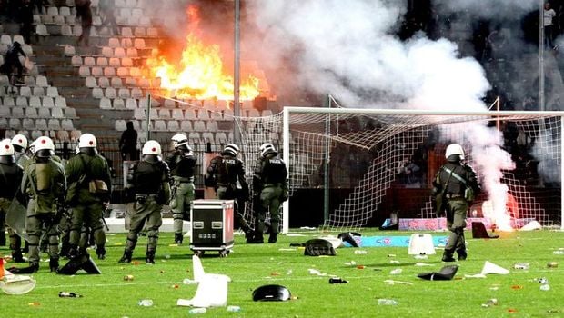 24χρονος με την παρέα του τα έκαναν …λαμπόγυαλο στο γήπεδο μόλις ο διαιτητής σφύριξε την λήξη του ματς
