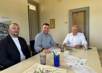 Στο επίκεντρο νέα έργα για δάση, πολιτική προστασία και Γεωπάρκο στη συνάντηση Αβραμόπουλου – Ανδρουλάκη