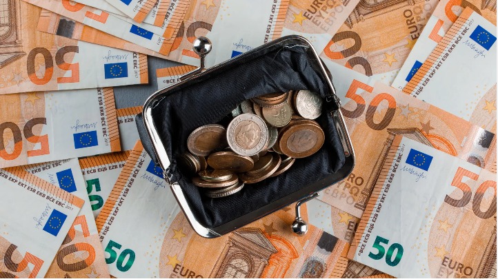 Νέα ενίσχυση για χήρες – Επίδομα 300 ευρώ από τα 60