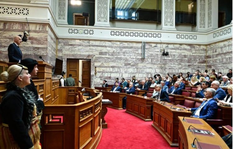 Γενοκτονία των Ποντίων: Η Παμποντιακή Ομοσπονδία έγραψε ιστορία στη Βουλή – Τα μηνύματα Δένδια και η είδηση από την Αργεντινή