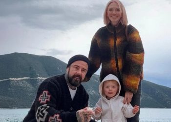 Οικογένεια άφησε τη Βρετανία και μετακόμισε μόνιμα στη Λευκάδα: «Ξοδεύουμε λιγότερα και ζούμε πολύ καλύτερα»