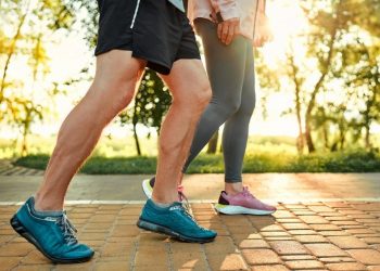 Πέντε συχνά λάθη στο περπάτημα που επηρεάζουν αρνητικά την υγεία σας