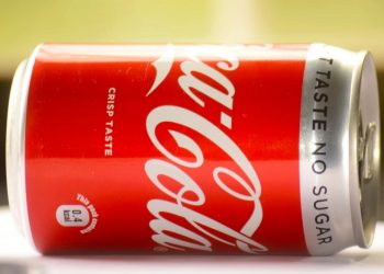 Θραύση κάνουν τα «πάρτι με Diet Coke» στην Ινδία, καθώς ο πόλεμος στο Ιράν έχει μπλοκάρει τις προμήθειες
