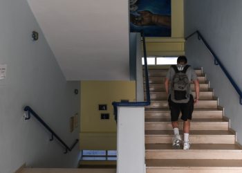 Τεχνητή Νοημοσύνη στα σχολεία: Για πρώτη φορά σαφείς κανόνες και «κόκκινες γραμμές»