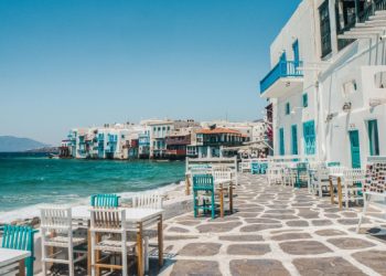 Πώς βλέπουν οι ξένοι τουρίστες την Αθήνα: Αγνοούν θάλασσα και Αργοσαρωνικό
