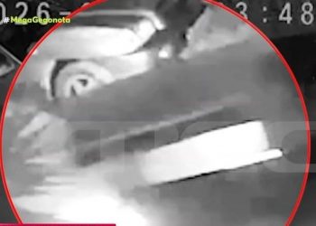 Κινηματογραφική ληστεία στην Αρτέμιδα: Άρπαξαν ολόκληρο ATM από σούπερ μάρκετ και εξαφανίστηκαν