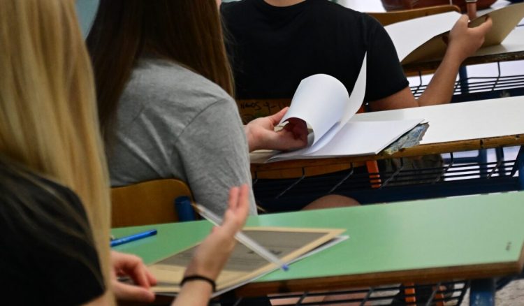 Πανελλήνιες 2026: Ποιοι μαθητές δικαιούνται επίδομα 350 ευρώ – Πώς θα το λάβουν