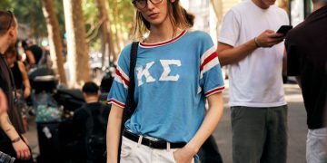 Street style inspo: 4 looks με t-shirt που μπορείς να εύκολα να αντιγράψεις