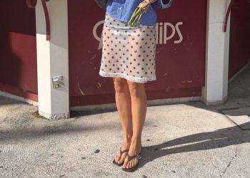Heeled Flip Flops: Η σαγιονάρα με τακούνι που ταιριάζει με όλα, είναι το trend της σεζόν