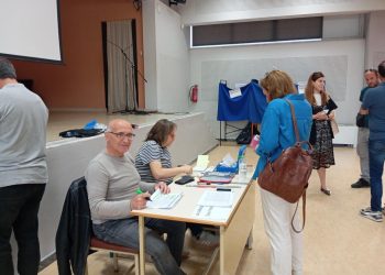 Στις κάλπες σήμερα από νωρίς το πρωί οι Τρικαλινοί εκπαιδευτικοί