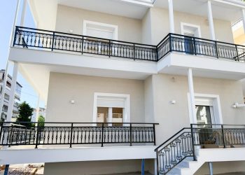 ENOIKIAZETAI οροφοδιαμέρισμα 106 τμ ριζικά ανακαινισμένο κοντά στην πλατεία Αγρότισσας