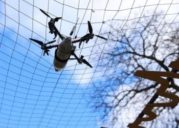 Αντί για Laser … δίχτυα: Η απάντηση στα φονικά drones ήλθε από τα βάθη της θάλασσας