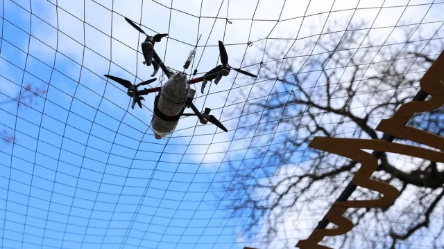 Αντί για Laser … δίχτυα: Η απάντηση στα φονικά drones ήλθε από τα βάθη της θάλασσας