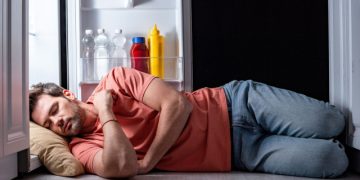 Πώς να κοιμηθείτε καλύτερα σε ζεστό καιρό χωρίς κλιματισμό στο δωμάτιο