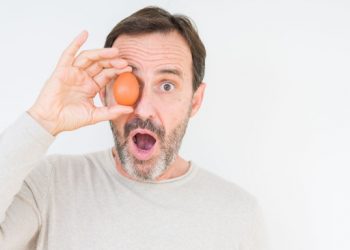 Αλτσχάιμερ: Τι πρέπει να γνωρίζουν όσοι αποφεύγουν τα αυγά