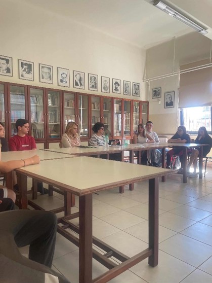 Επίσκεψη εκπροσώπων της Δημοτικής Αρχής στο 1ο Γυμνάσιο Τρικάλων– Ανάδειξη των κτιριακών προβλημάτων από το 15μελές Μαθητικό Συμβούλιο