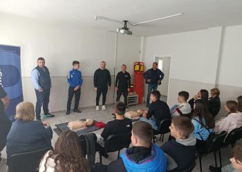 Μαθητές του 2ου Γυμνασίου Καλαμπάκας εκπαιδεύονται δωρεάν στις πρώτες βοήθειες στο νέο κέντρο της ΕΕΕΠΦ στη Διάβα