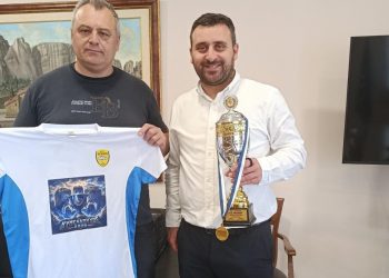 Ο Δήμαρχος Λευτέρης Αβραμόπουλος υποδέχθηκε το Κύπελλο του Α.Σ. Μετέωρα στο Δημαρχείο και τα τμήματα βόλεϊ του Φιλαθλητικού Συλλόγου Καλαμπάκας