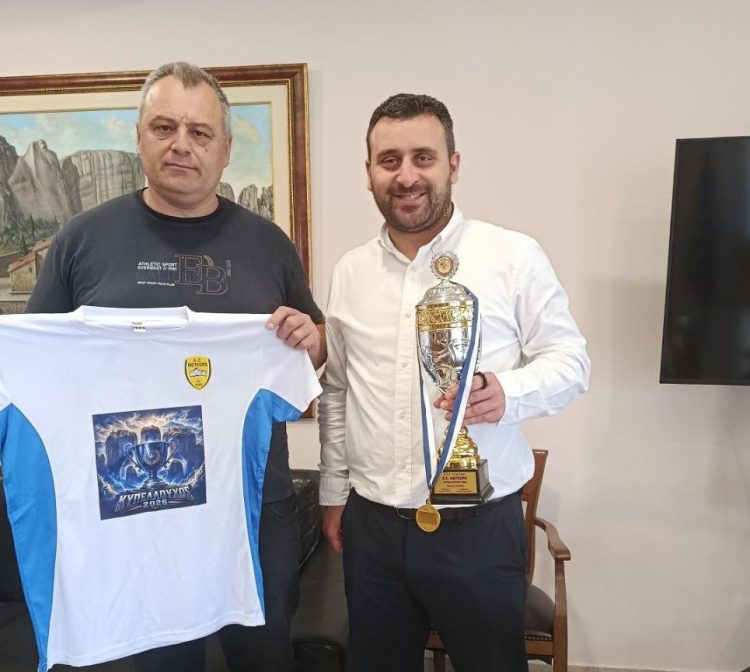 Ο Δήμαρχος Λευτέρης Αβραμόπουλος υποδέχθηκε το Κύπελλο του Α.Σ. Μετέωρα στο Δημαρχείο και τα τμήματα βόλεϊ του Φιλαθλητικού Συλλόγου Καλαμπάκας