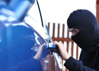 Δύο επεισοδιακές κλοπές Ι.Χ.Ε. – Ο πρώτος “φέσωσε” τον βενζινά, ο δεύτερος το πάρκαρε κι άρχισε να τρέχει μόλις είδε αστυνομικούς!!