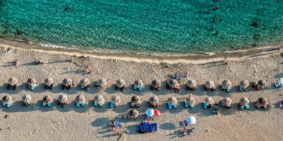«Τουρισμός για όλους» 2026: Πότε ανοίγουν οι αιτήσεις – Ποιοι θα λάβουν έως και 600 ευρώ